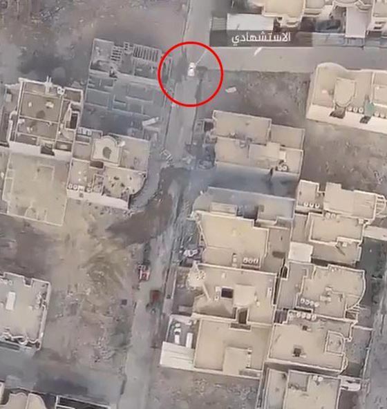 فيديو مثير: بطل عراقي يعترض مفجر انتحاري داعشي بالموصل وينقذ حياة الكثيرين صورة رقم 4