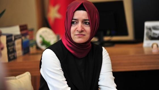    لاهاي تطرد وزيرة تركية، ومتظاهرون ينزعون علم هولندا من قنصليتها بإسطنبول!  صورة رقم 13