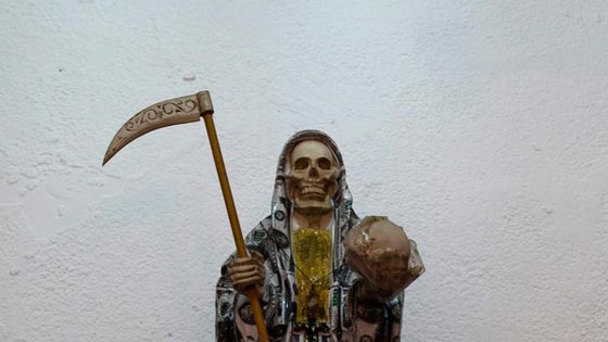 الكنيسة تتبرأ من (سيدة الموت) التي يمارس اتباعها طقوسا شيطانية! صورة رقم 2