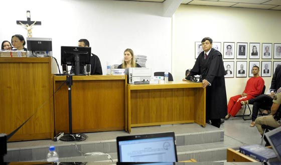 محكمة برازيلية تأمر باعتقال حارس مرمى قتل صديقته ورماها للكلاب صورة رقم 14