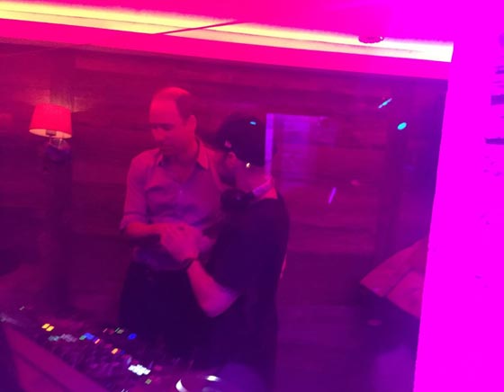 فيديو الأمير ويليام يرقص وحيداً في ملهى ليلي  صورة رقم 1