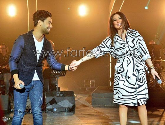 اليسا تمسك يد الفنان الشاب احمد جمال وجمهوره يحسده! صورة رقم 3