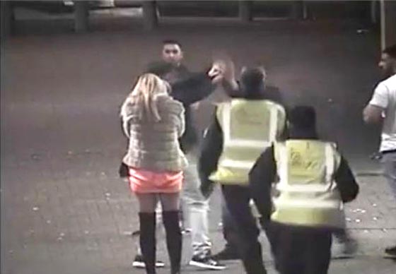  فيديو عنيف: أهانوها، كسروا أنفها وهاجموا شريكها بشكل وحشي! صورة رقم 1