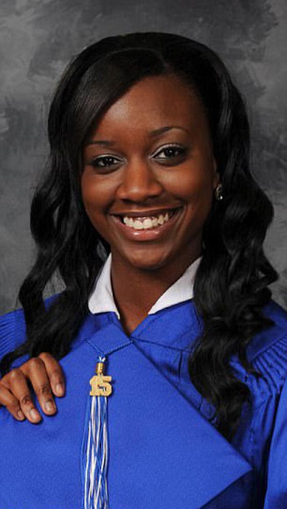 صور عارضة ازياء حامل دهسها قطار وهي منشغلة بالتصوير! صورة رقم 8