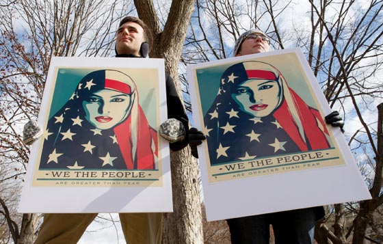 قاض أمريكي يمنع تنفيذ قرار الهجرة الجديد وترامب يهدد غاضبا صورة رقم 3