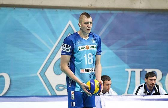  فيديو غريب.. طرد لاعب كرة طائرة من طائرة بسبب طول ساقيه  صورة رقم 6