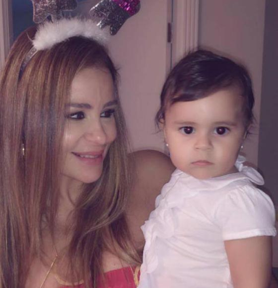 صور نجمات امهات عربيات وعالميات وبناتهن تكشف الشبه الغريب بينهن صورة رقم 5