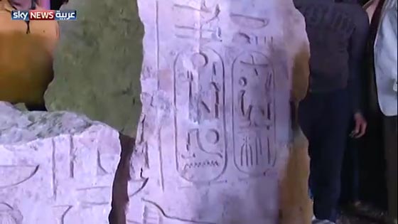 نقوش على التمثال الأثري الملكي المكتشف حديثا بمصر تفجر مفاجأة! صورة رقم 3