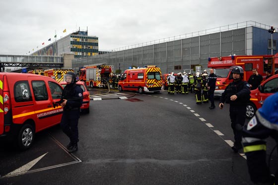 الشرطة الفرنسية تقتل رجلا حاول انتزاع سلاح عنصر امن بمطار اورلي صورة رقم 6