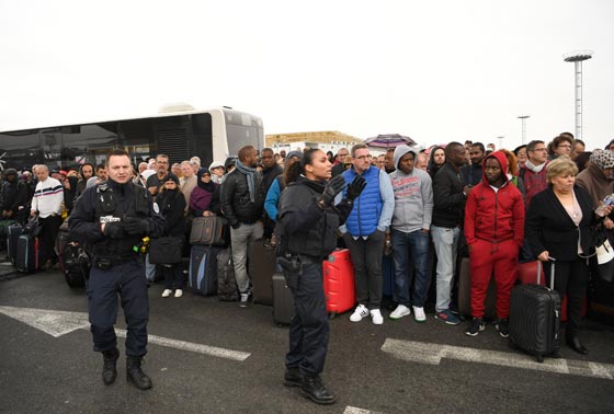 الشرطة الفرنسية تقتل رجلا حاول انتزاع سلاح عنصر امن بمطار اورلي صورة رقم 11