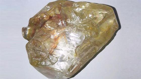 قس يجد ماسة مذهلة من أكبر الماسات في التاريخ.. ماذا فعل بها؟ صورة رقم 5