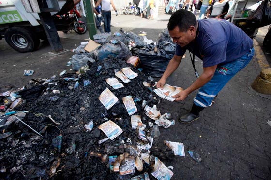 فنزويلا من أغنى الدول بالنفط وشعبها يأكل من القمامة  صورة رقم 11