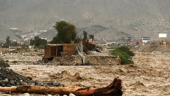 الإكوادور وبيرو.. الأمطار الغزيرة تلحق الدمار وتقتل العشرات  صورة رقم 1