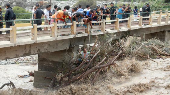 الإكوادور وبيرو.. الأمطار الغزيرة تلحق الدمار وتقتل العشرات  صورة رقم 15