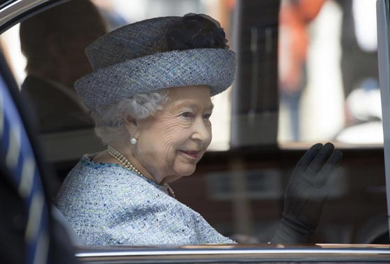 شيفرات ترسلها الملكة اليزابيث من حقيبتها لفريق عملها.. تعرف عليها صورة رقم 4