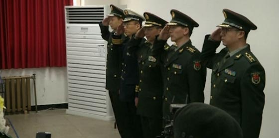 تكريم رفات 28 جنديا صينيا قتلوا في الحرب الكورية بالخمسينيات صورة رقم 1