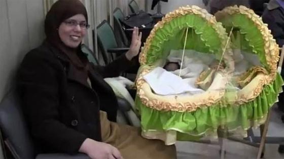 سياسيات يحضرن جلسات البرلمان مع اطفالهن ويجمعن بين الأمومة والعمل! صورة رقم 8