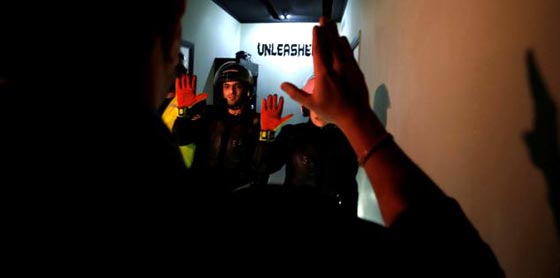 فكرة مبتكرة في مصر: كسّر الاثاث في غرفة الغضب لتتخلص من الضغط!  صورة رقم 7