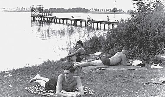 كتاب في صور يروي اللحظات الاخيرة في حياة الزعيم النازي هتلر صورة رقم 3