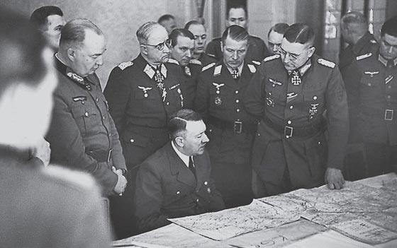 كتاب في صور يروي اللحظات الاخيرة في حياة الزعيم النازي هتلر صورة رقم 6