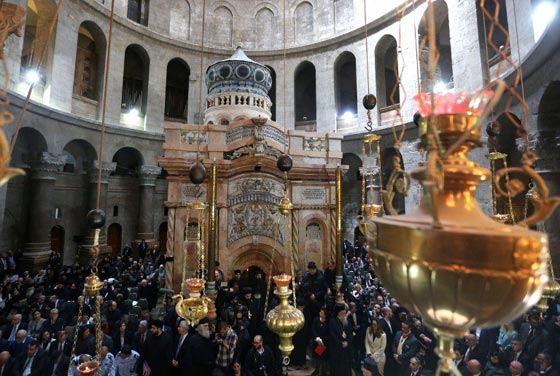 بعد 9 اشهر من العمل الشاق.. اعادة فتح قبر المسيح في كنيسة القيامة صورة رقم 2