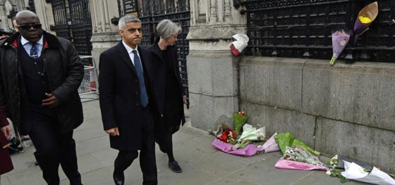  الملكة اليزابيث تكرّم الوزير البطل في هجوم لندن صورة رقم 8