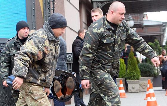 عملية اغتيال صادمة لنائب اوكراني رغم الحراسة الشخصية.. فيديو صورة رقم 16