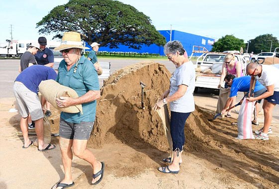  اعصار ديبي الخطير والمدمر يصل سواحل استراليا واجلاء الآلاف صورة رقم 7