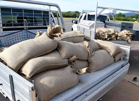  اعصار ديبي الخطير والمدمر يصل سواحل استراليا واجلاء الآلاف صورة رقم 5