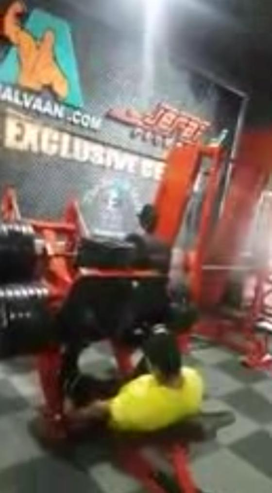  فيديو مروع للاعب اثقال يصاب بتلف عصبي مفاجئ يؤدي الى وفاته صورة رقم 1