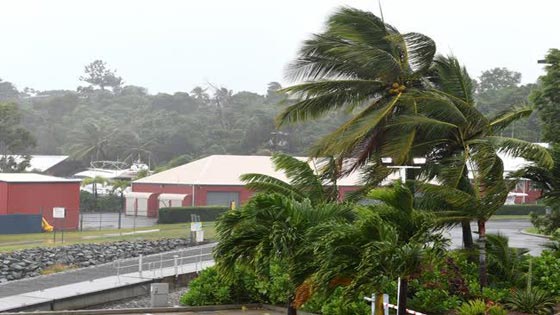  اعصار ديبي يجتاح سواحل ومنتجعات استراليا وإجلاء عشرات الآلاف صورة رقم 1