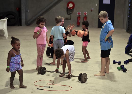  اعصار ديبي يجتاح سواحل ومنتجعات استراليا وإجلاء عشرات الآلاف صورة رقم 13