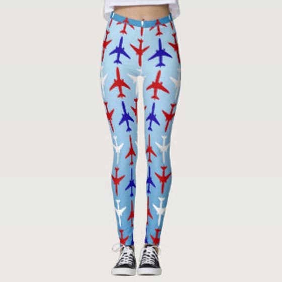 انتقادات حادة لشركة طيران امريكية لمنعها ارتداء راكبات سراويل ضيقة صورة رقم 5