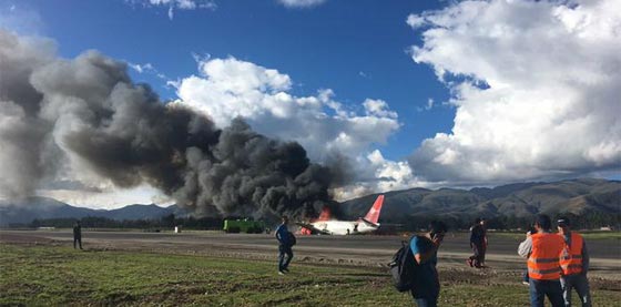 فيديو تحطم طائرة على مدرج مطار بيرو وانفجار خزان الوقود صورة رقم 1