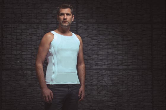 خياط الرؤساء يصنع ملابس مضادة للرصاص ويطلق النار على موظفيه! صورة رقم 8