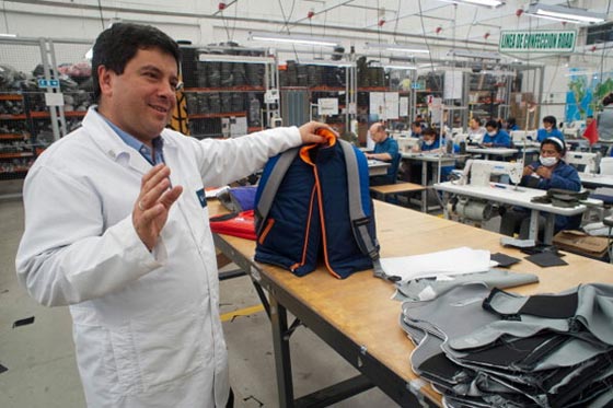 خياط الرؤساء يصنع ملابس مضادة للرصاص ويطلق النار على موظفيه! صورة رقم 2