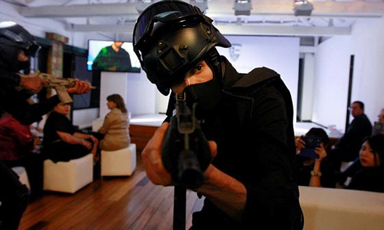 خياط الرؤساء يصنع ملابس مضادة للرصاص ويطلق النار على موظفيه! صورة رقم 16