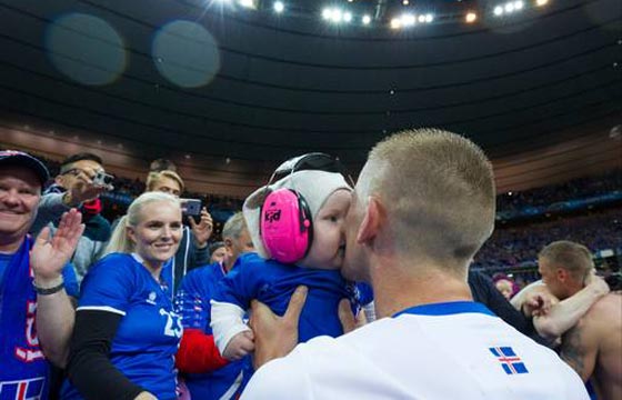 عدد المواليد سجل رقما قياسيا بسبب انتصار المنتخب الآيسلندي صورة رقم 3