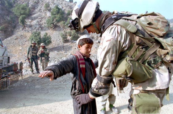 طفل مصري باع البيض للجنود الإسرائيليين واصبح اصغر جاسوس في العالم؟  صورة رقم 4