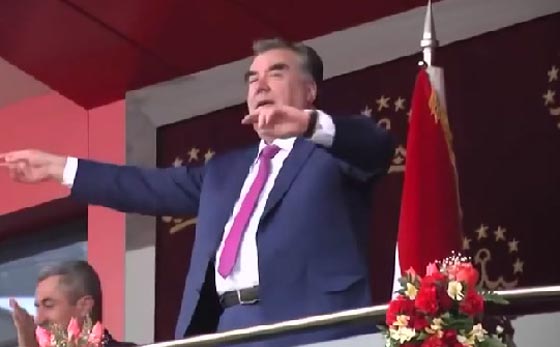 رقصة الرئيس الطاجيكي تشعل مواقع التواصل وردود بين مؤيدة ومنتقدة صورة رقم 3