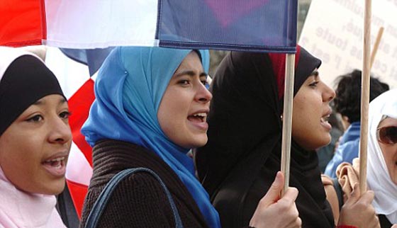 الحكومة الفرنسية تضع وصاية على المسلمين.. لا تخرجوا عن العقيدة! صورة رقم 7