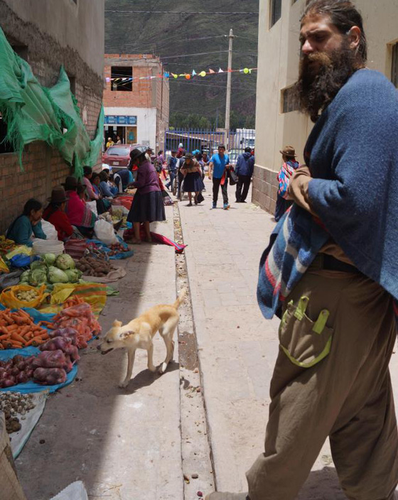 حادث سيارة دفعه لاعادة النظر باسلوب حياته فتبرع بملايينه للفقراء صورة رقم 7