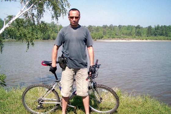 سفاح بزي شرطي.. الاب الصالح والزوج الجيد قتل 82 امرأة  صورة رقم 1