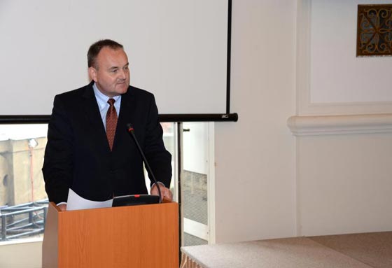  اقالة سفير تشيكي بسبب تهور زوجته ولسانها السليط على الانترنت صورة رقم 9