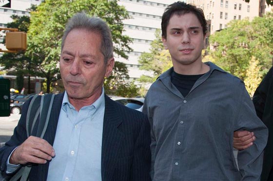 أمريكي قتل أمه من أجل الحصول على راتبها التقاعدي صورة رقم 10