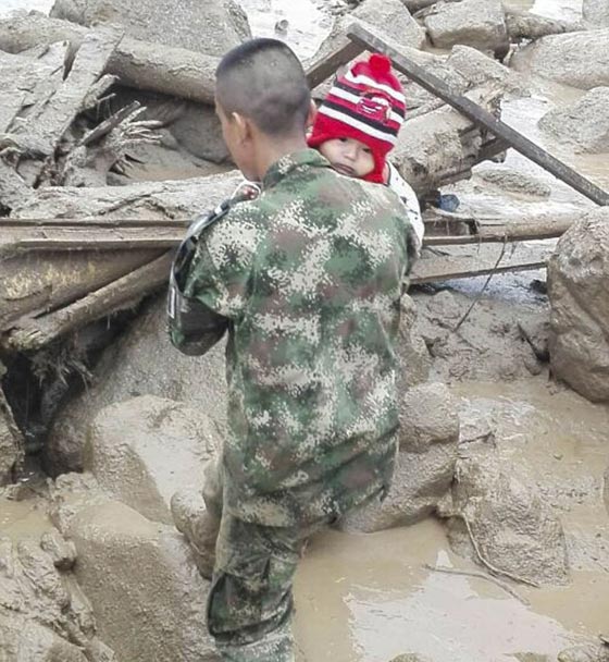 كولومبيا: مقتل 154 شخصاً نتيجة فيضانات وانهيار أرضي.. فيديو وصور صورة رقم 28