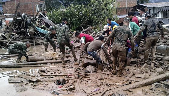 كولومبيا: مقتل 154 شخصاً نتيجة فيضانات وانهيار أرضي.. فيديو وصور صورة رقم 31