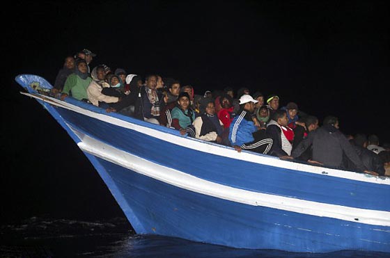 بالفيديو.. انقاذ 200 مهاجر قبالة سواحل ليبيا صورة رقم 3