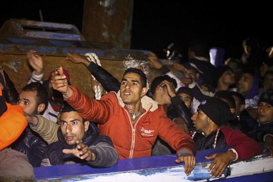 بالفيديو.. انقاذ 200 مهاجر قبالة سواحل ليبيا صورة رقم 9