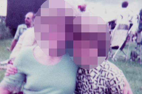 ساندريلا الحقيقية.. زوجة اب تعذب شقيقتين 40 عاما قبل زجها في السجن صورة رقم 2